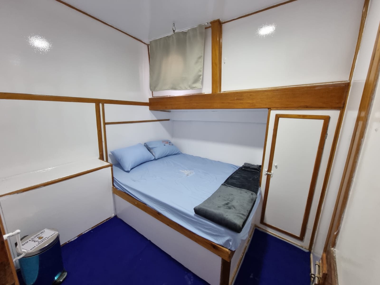 Ensuite cabin aboard SY Mermaid